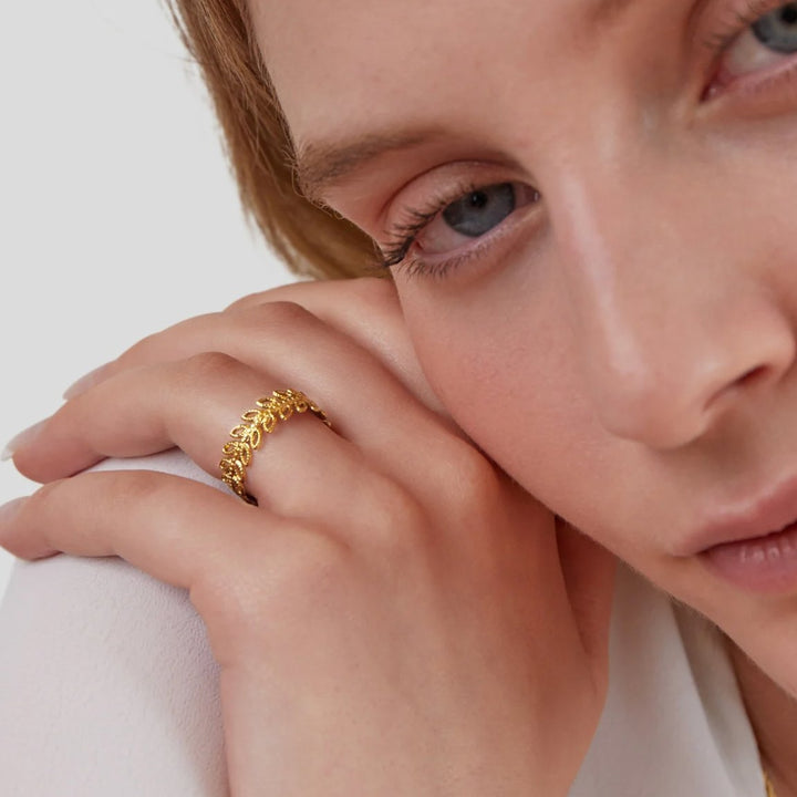 Flora – Anillo dorado con hoja