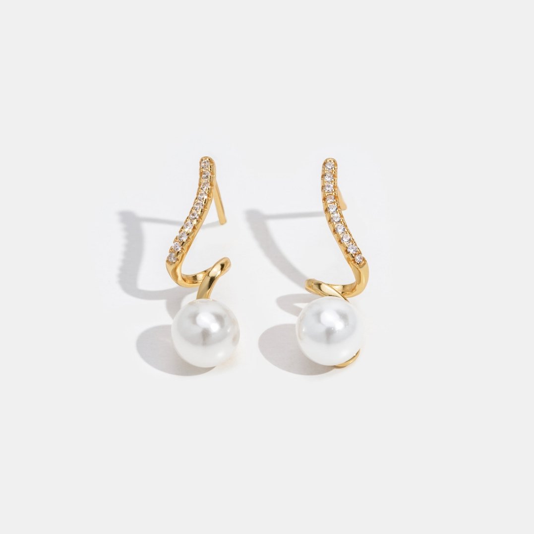 Tam – Pendientes con diseño de ondas y perlas