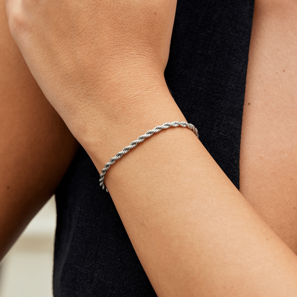 Pulsera trenzada en plata – Diseño elegante y atemporal