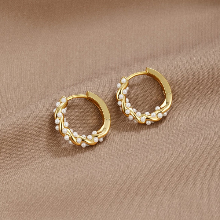 Vale – Pendientes aro con perlas delicadas