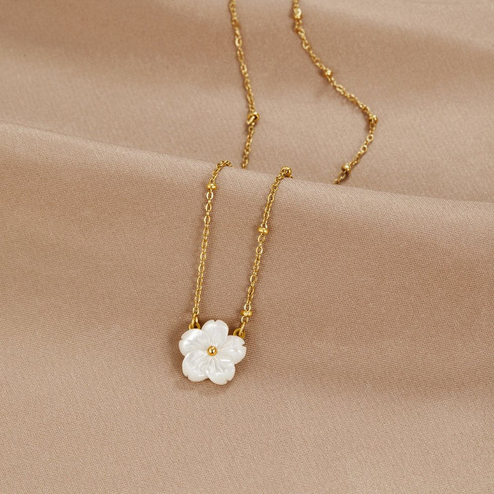 Collar Flor que Florece con Grandeza