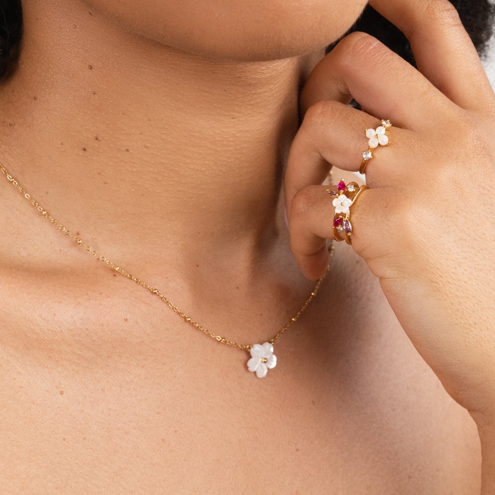Collar Flor que Florece con Grandeza