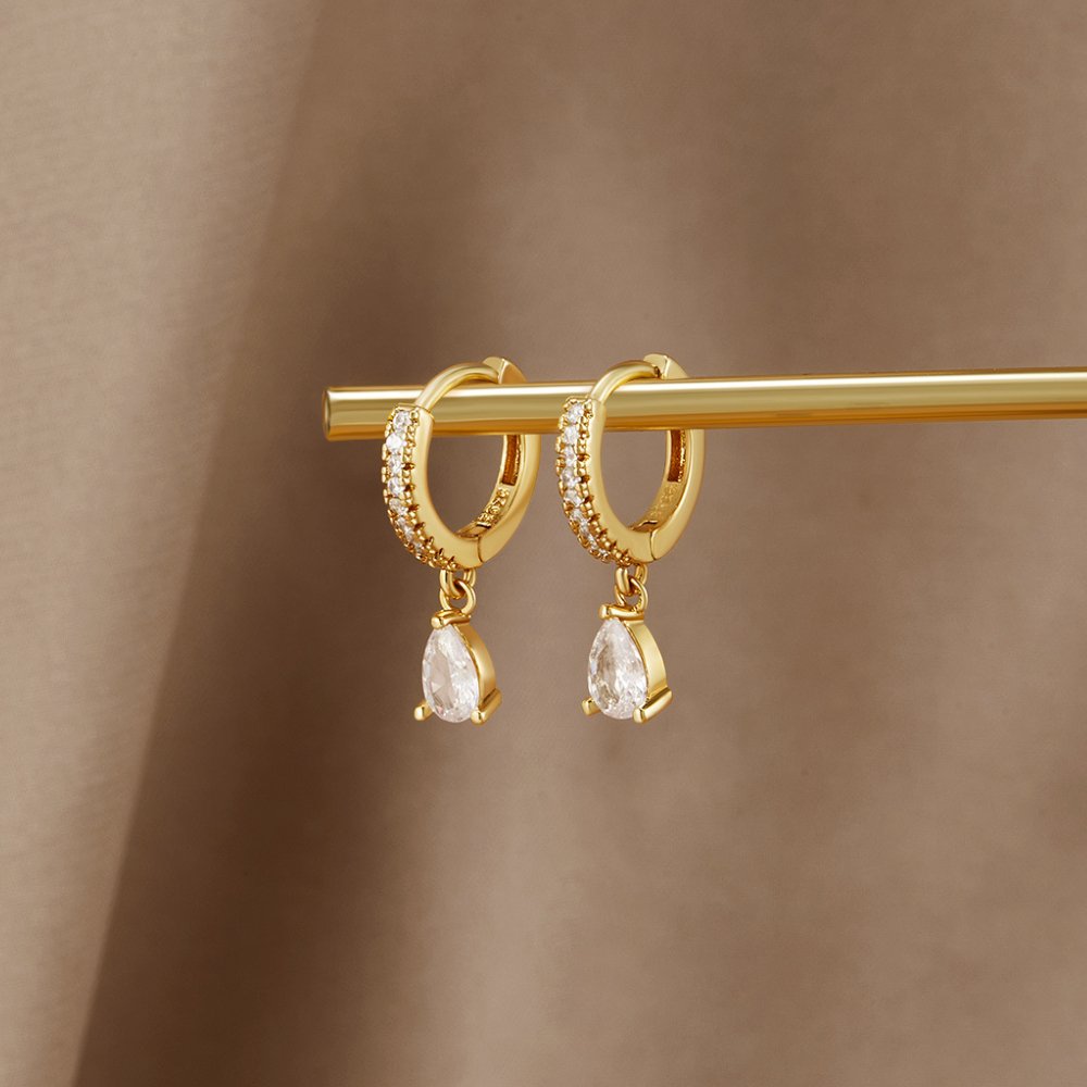 Pendientes premium – Cristal brillante y baño dorado
